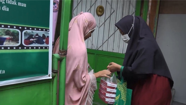 Menyalurkan makanan siap saji terbaik bagi para Santri Yatim Dhuafa Penghafal Qur'an
