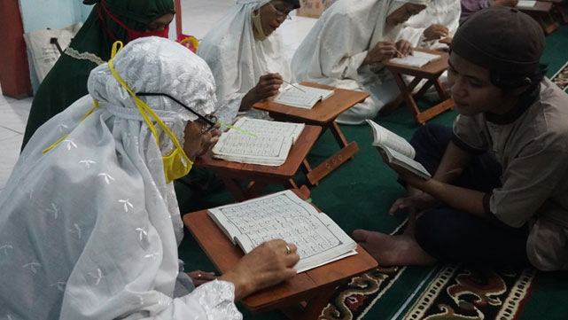kampung-qurani-Kampung-quranesia-lansia-2